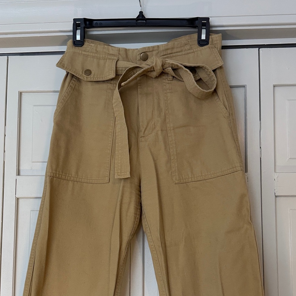 Banana Republic Women’s Cargo Pants - Tan - Picture 2 of 6